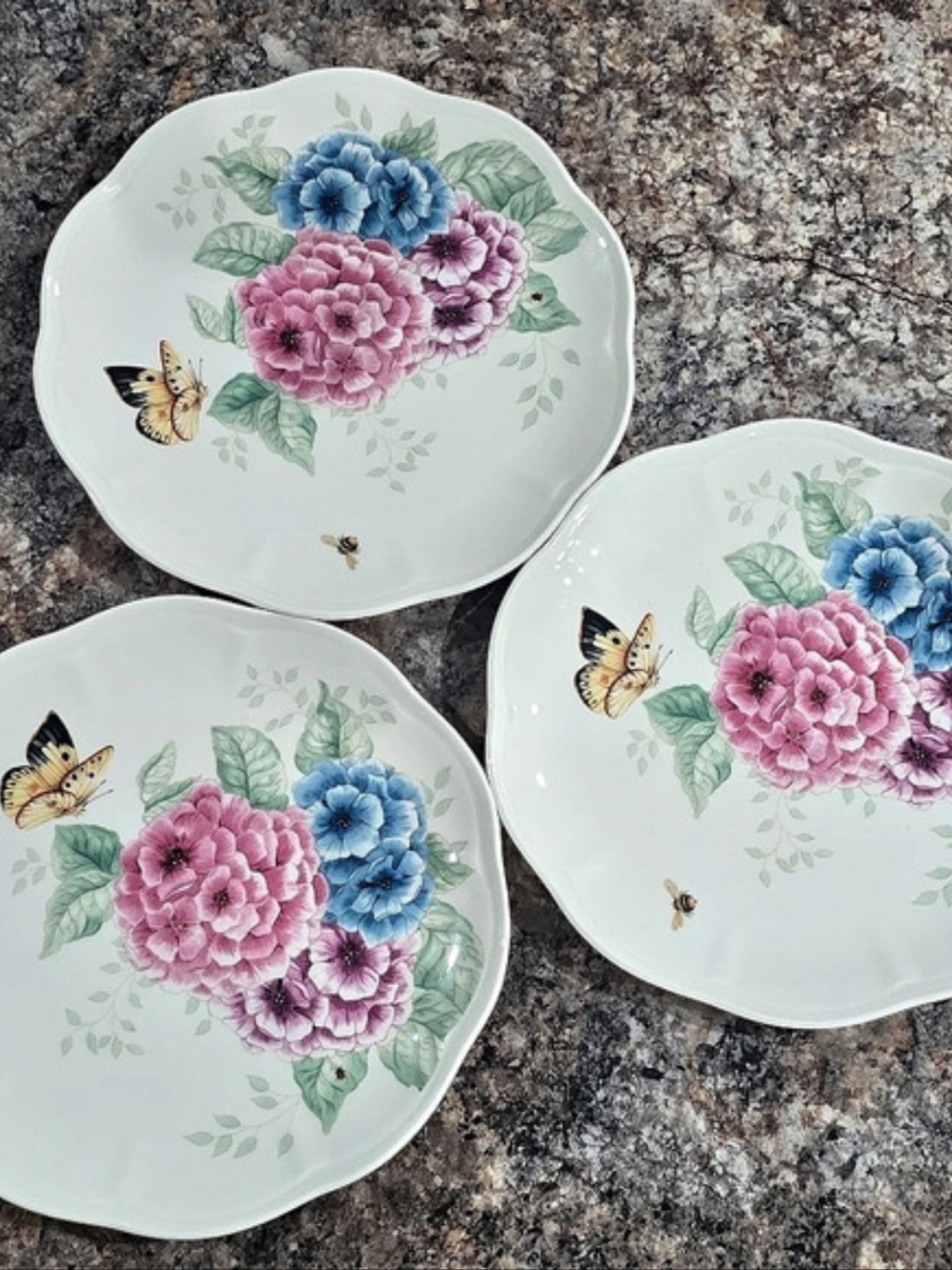 Lenox Butterfly Meadow Hydrangea Floral Plate Set in White & Pink Like New